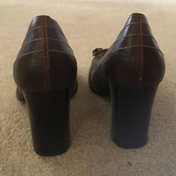 Brown heels with leather bows - Picture 2 of 4